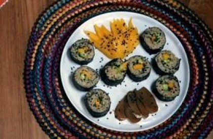 Sushi de manga, abacate e pepino: receita da Bela Gil