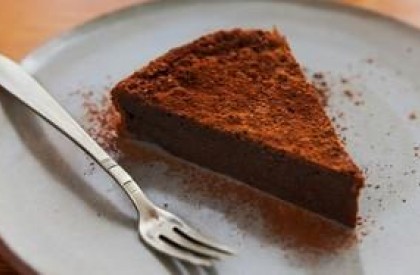 Bolo de chocolate cremoso: receita da Rita Lobo